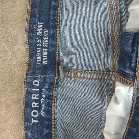 Torrid Vintage Stretch 3.5" Jean Shorts size 24 - Picture 9 of 12